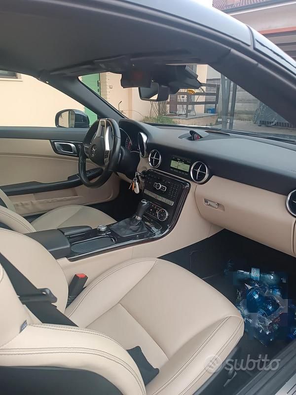 Usata Mercedes SLK250 Premium 204 CV (150 kW) 2014 Blu Cabrio