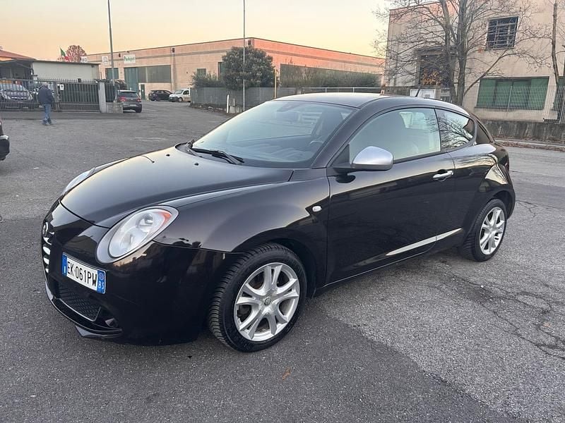 Nero Usata 2011 Alfa Romeo MiTo Due volumi | 2750 € (Buon prezzo) - Immagine 1/4