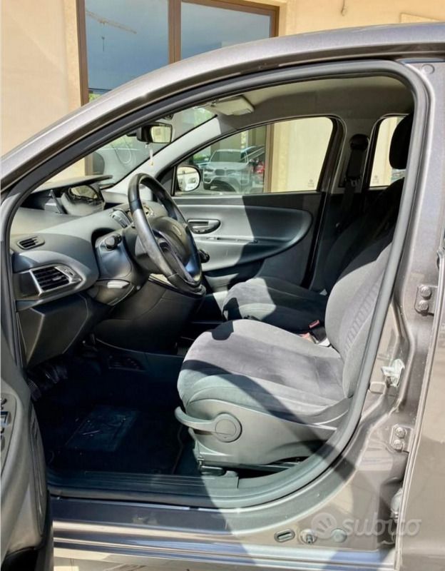 Usata Lancia Ypsilon 69 CV (50 kW) 2013 Grigio Utilitaria