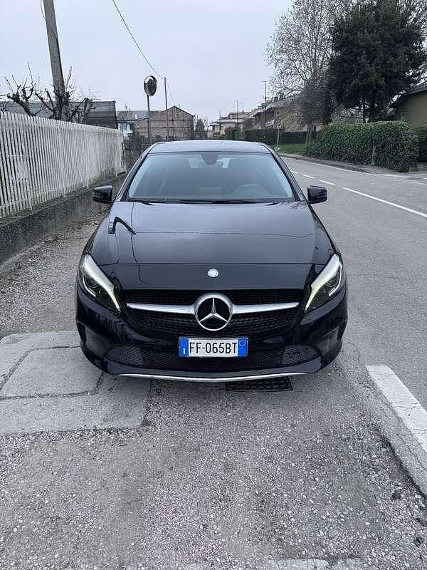 Usata Mercedes A180 109 CV (80 kW) 2016 Nero Berlina