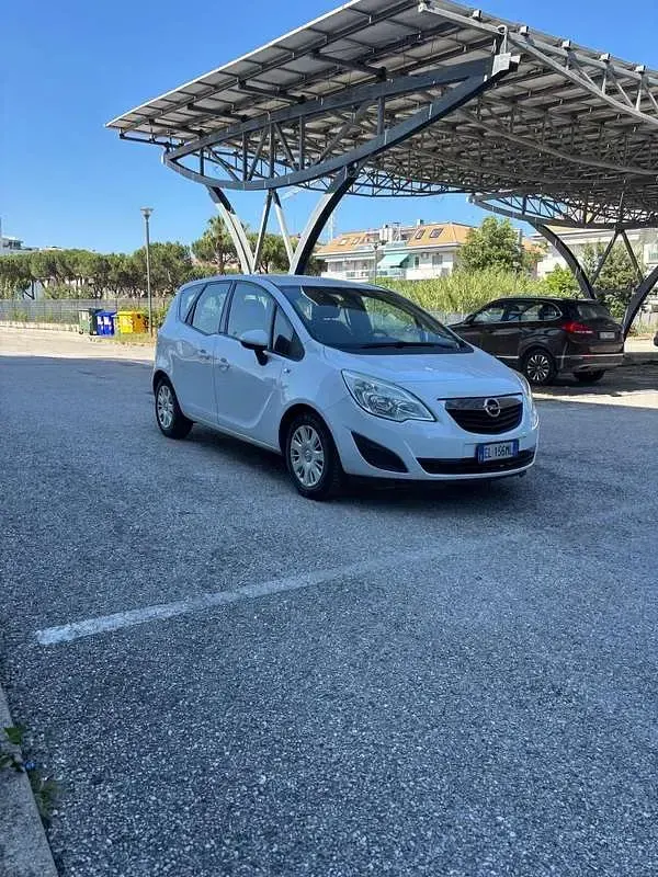 Usata Opel Meriva 120 CV (88 kW) 2014 Monovolume