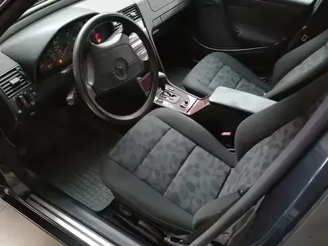 Usata Mercedes C250 Elegance 151 CV (111 kW) 1997 Grigio Berlina
