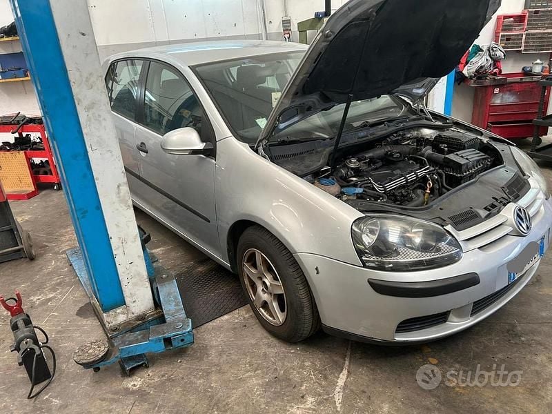 Usata VW Golf V 2003 Grigio Utilitaria