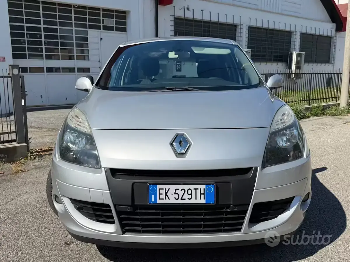 Usata Renault Scénic III 110 CV (80 kW) 2012 Grigio Monovolume