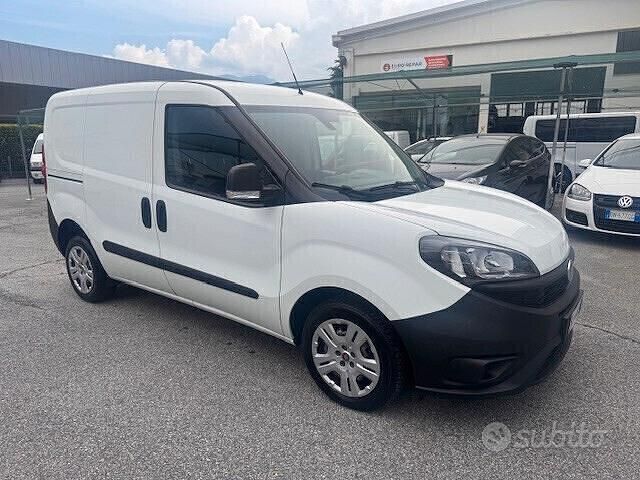 Usata Fiat Doblò S 105 CV (77 kW) 2021 Bianco Monovolume