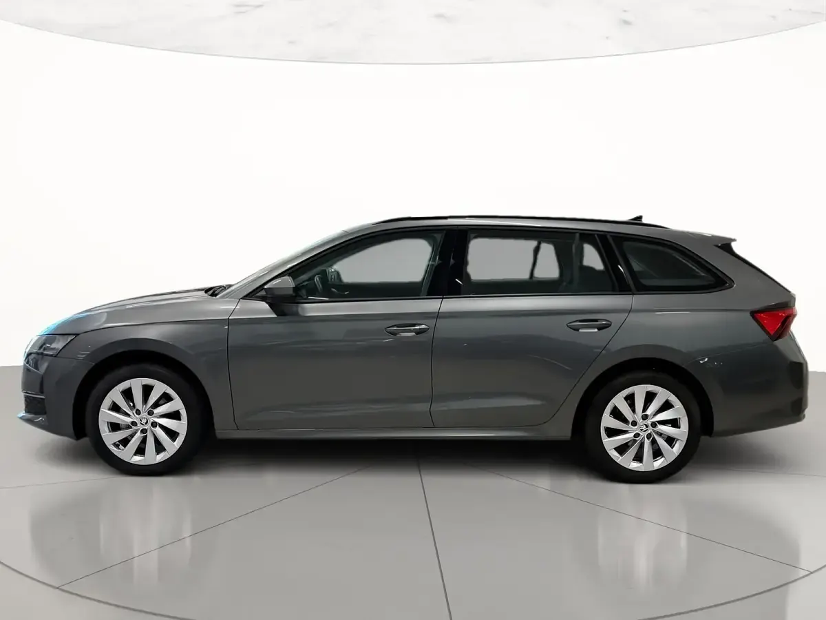 Usata Skoda Octavia Selection 150 CV (110 kW) 2025 Grigio graphite metallizzato Station wagon