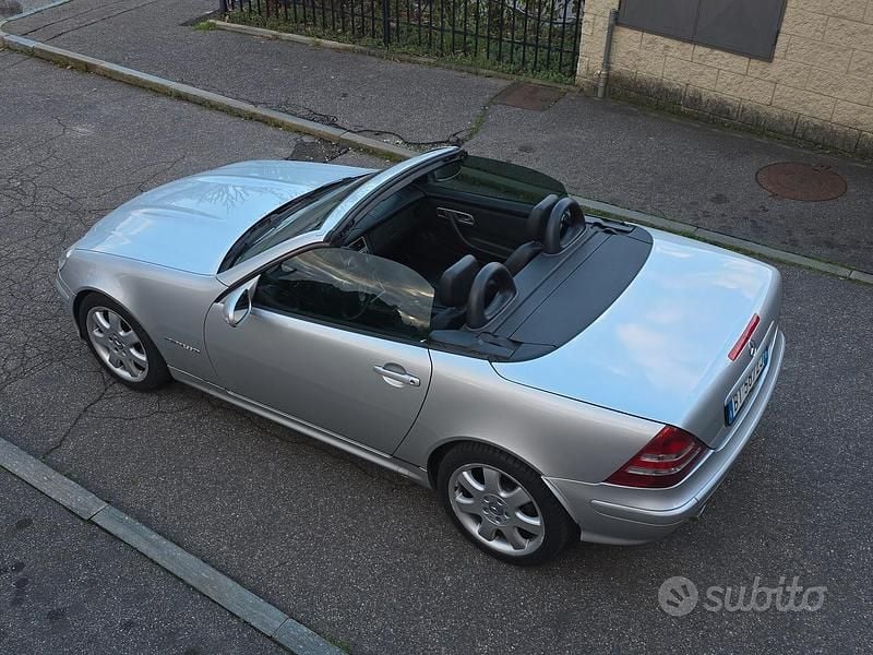 Usata Mercedes SLK200 163 CV (119 kW) 2000 Grigio Cabrio