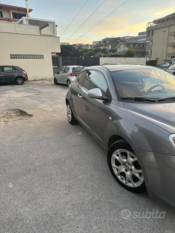 Usata Alfa Romeo MiTo 90 CV (66 kW) 2009 Grigio Utilitaria