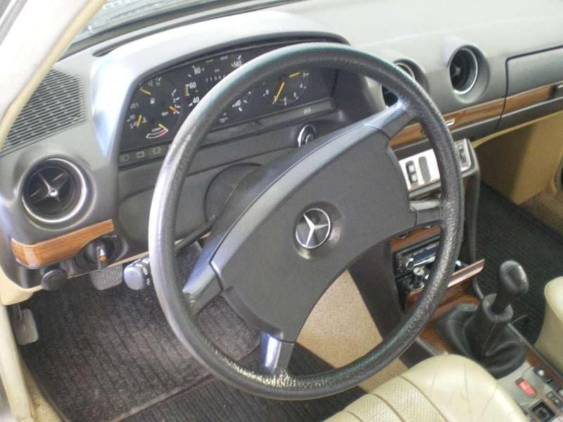 Usata Mercedes E230 136 CV (100 kW) 1983 Grigio Station wagon