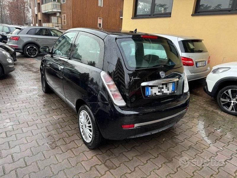 Usata Lancia Ypsilon Platinum 69 CV (50 kW) 2012 Nero Utilitaria