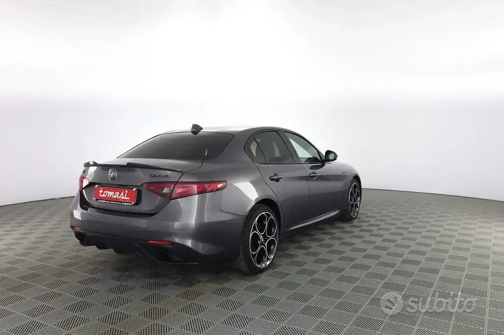 Usata Alfa Romeo Giulia Veloce 211 CV (155 kW) 2020 Grigio vesuvio Berlina