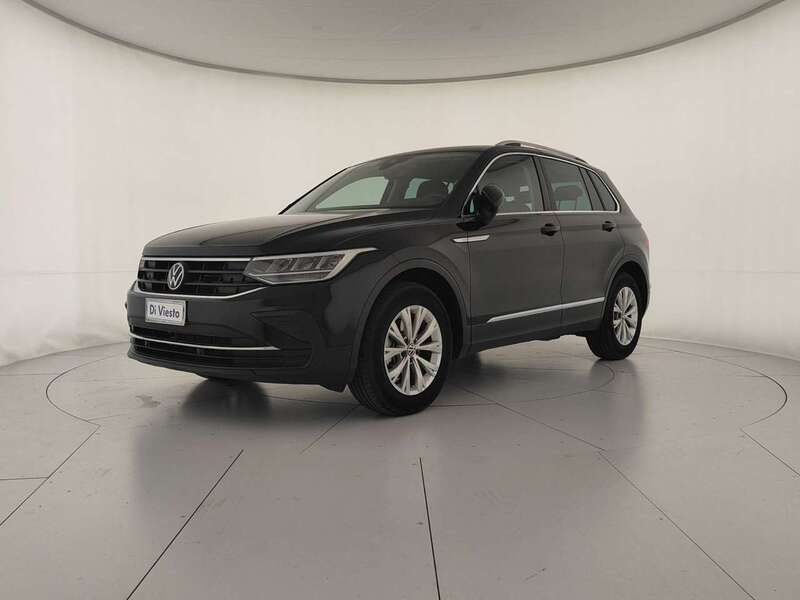 Deep black perlato Usata 2023 VW Tiguan Life SUV | 28.500 € (Super prezzo) - Immagine 1/4