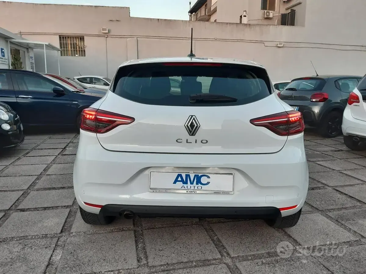 Usata Renault Clio V Zen 101 CV (74 kW) 2021 Bianco Berlina