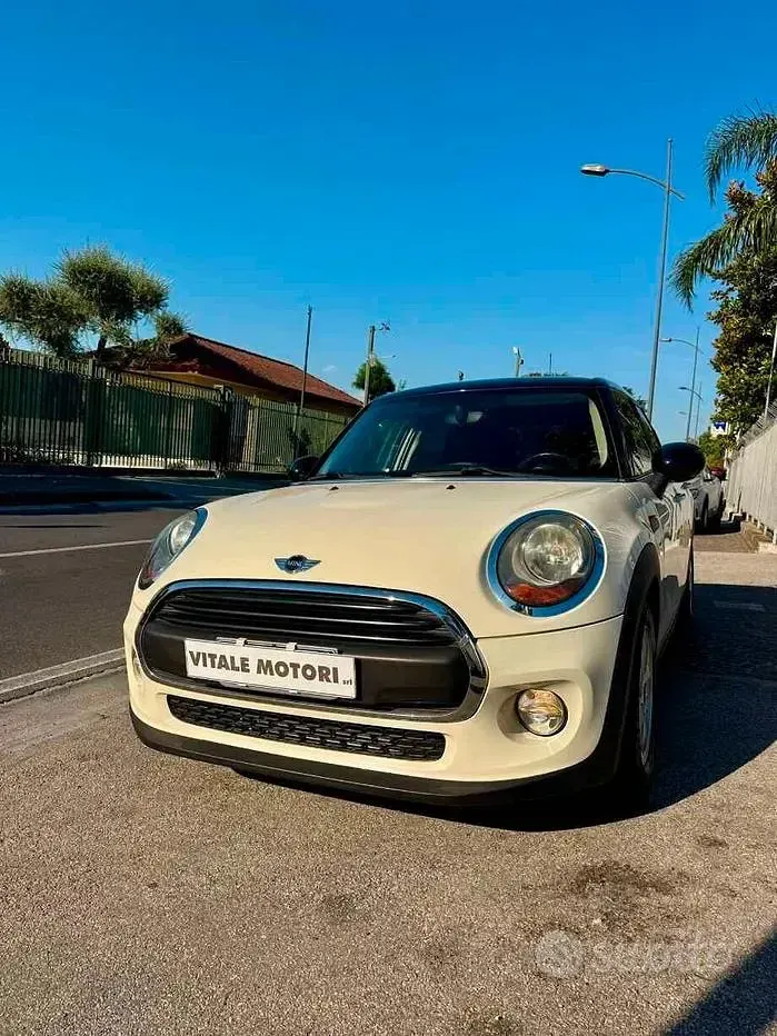 Usata Mini Cooper 75 CV (55 kW) 2017 Beige Utilitaria