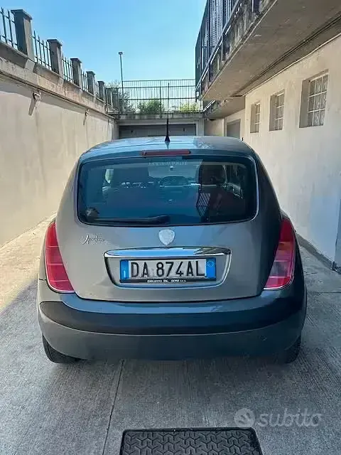 Usata Lancia Ypsilon 60 CV (44 kW) 2006 Grigio Utilitaria
