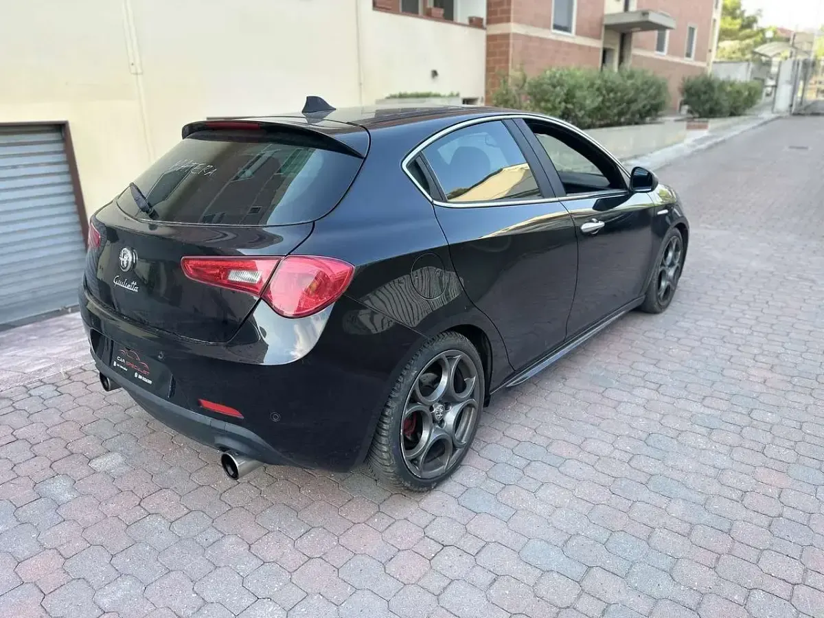 Usata Alfa Romeo Giulietta Quadrifoglio Verde 235 CV (172 kW) 2012 Nero Utilitaria
