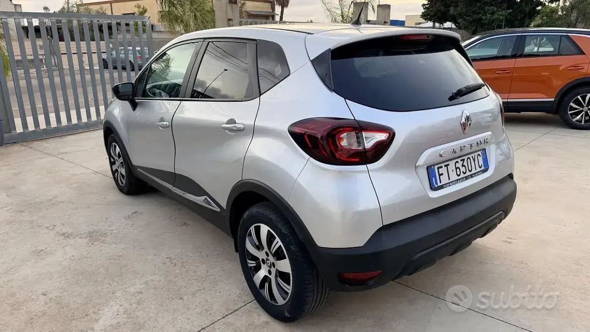 Usata Renault Captur 90 CV (66 kW) 2019 Grigio SUV