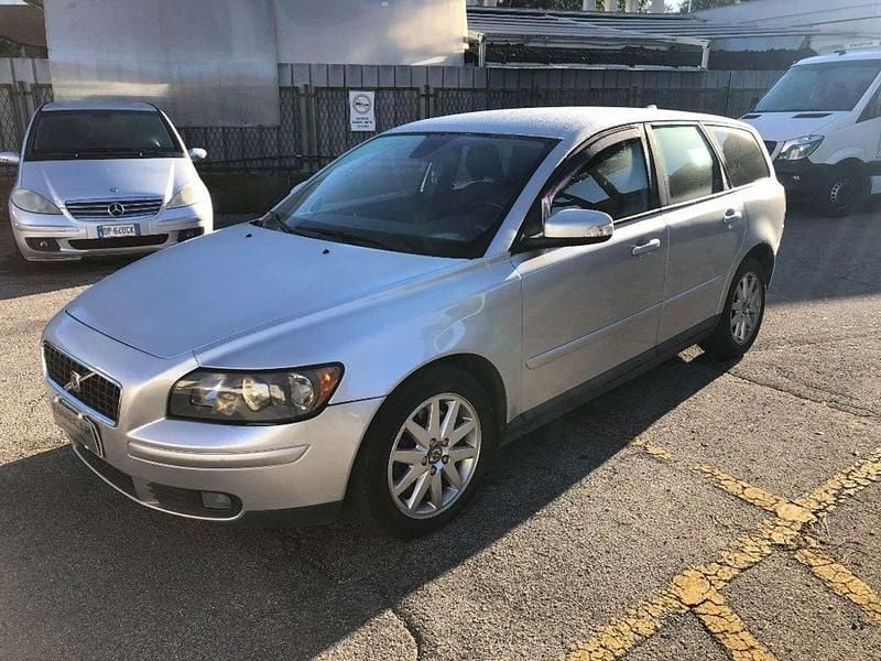 Usata Volvo V50 Momentum 136 CV (100 kW) 2007 Argento Station wagon