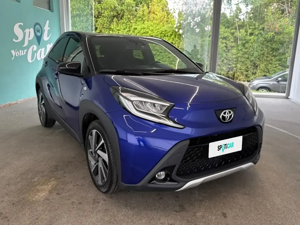 Usata Toyota Aygo Lounge 72 CV (52 kW) 2023 Blu Utilitaria