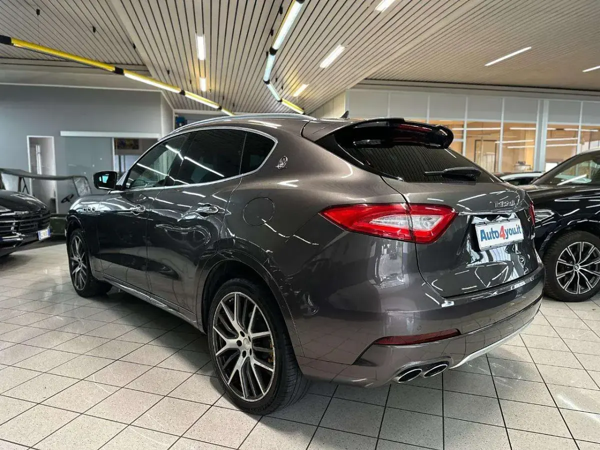 Usata Maserati Levante 275 CV (202 kW) 2016 Grigio SUV