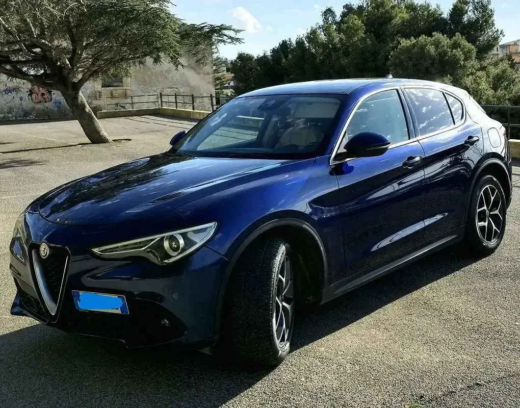 Usata Alfa Romeo Stelvio Executive 209 CV (153 kW) 2018 Blu/azzurro SUV