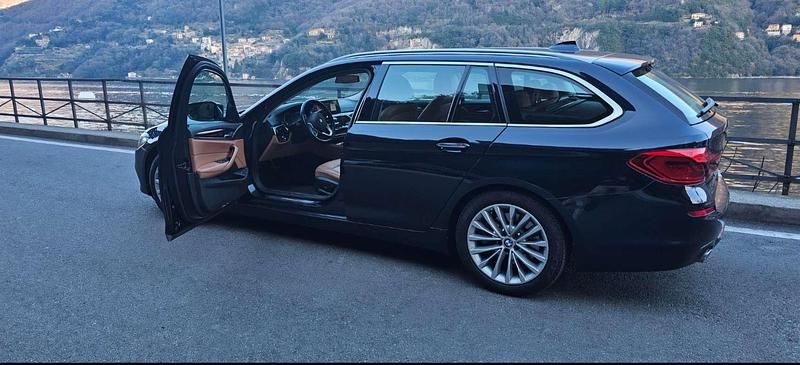 Usata BMW 520 Luxury Line 190 CV (139 kW) 2019 Blu/azzurro Station wagon