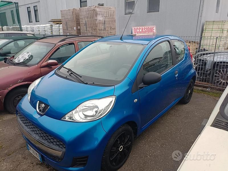 Usata Peugeot 107 68 CV (50 kW) 2009 Blu Utilitaria