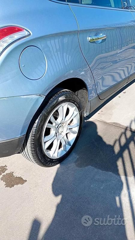 Usata Lancia Delta 140 CV (102 kW) 2008 Blu Utilitaria