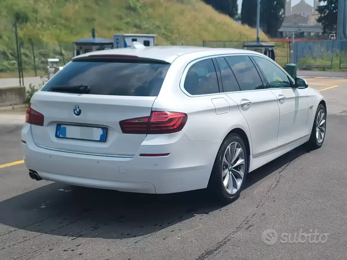 Usata BMW 530 Efficient Dynamics 258 CV (189 kW) 2015 Bianco Station wagon