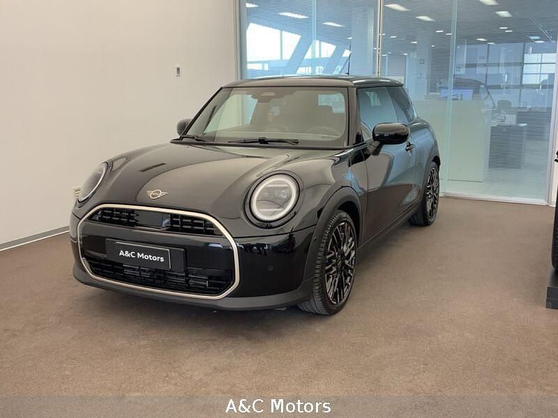 Usata Mini Cooper Favoured 156 CV (114 kW) 2024 Nero Utilitaria