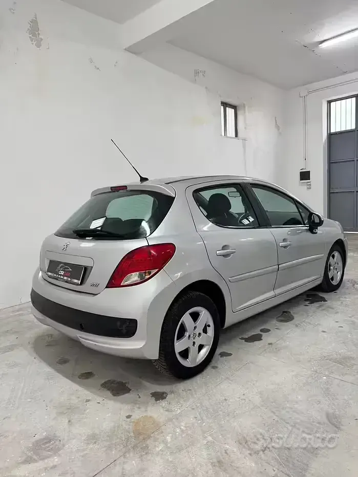 Usata Peugeot 207 Active 68 CV (50 kW) 2012 Grigio Berlina