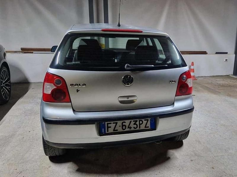 Usata VW Polo Trendline 75 CV (55 kW) 2004 Grigio Berlina