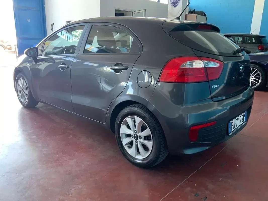 Usata Kia Rio 86 CV (63 kW) 2015 Berlina