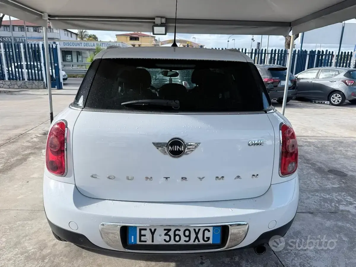 Usata Mini One Countryman 98 CV (72 kW) 2015 Bianco SUV