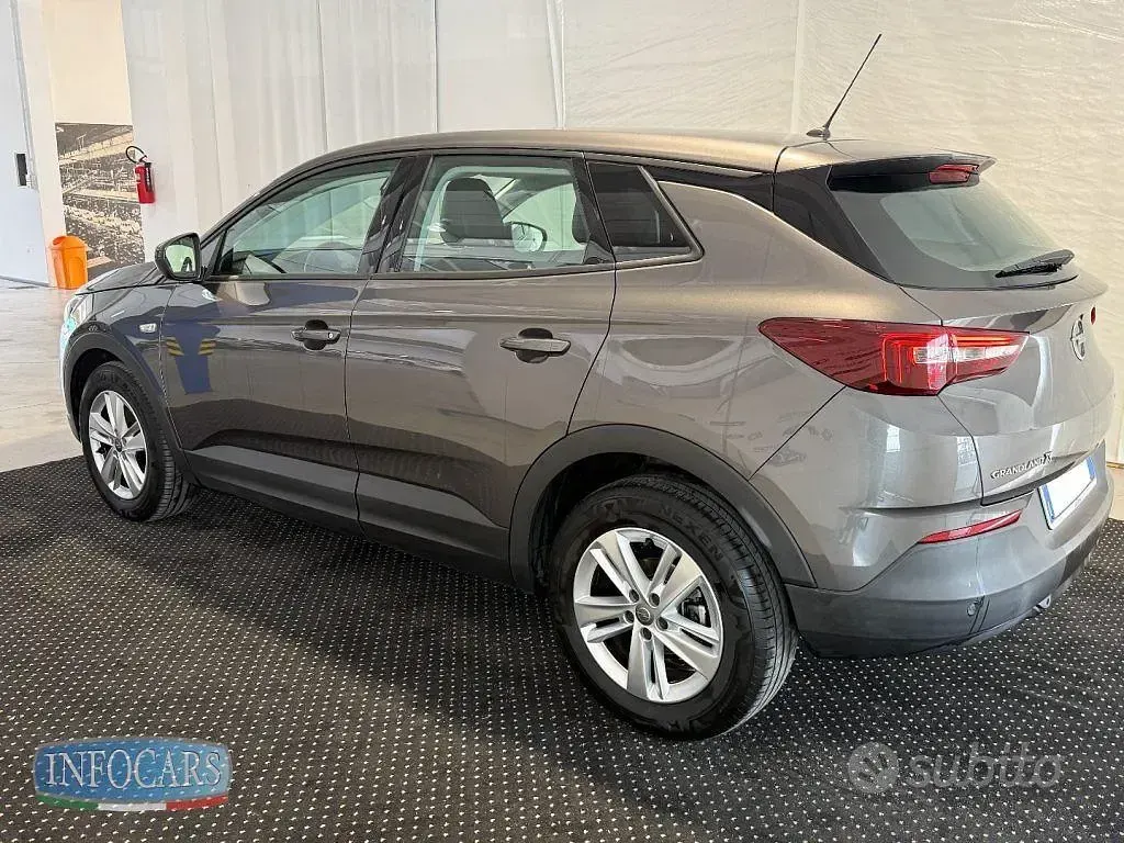 Usata Opel Grandland X Business 131 CV (96 kW) 2021 Grigio metallizzato SUV