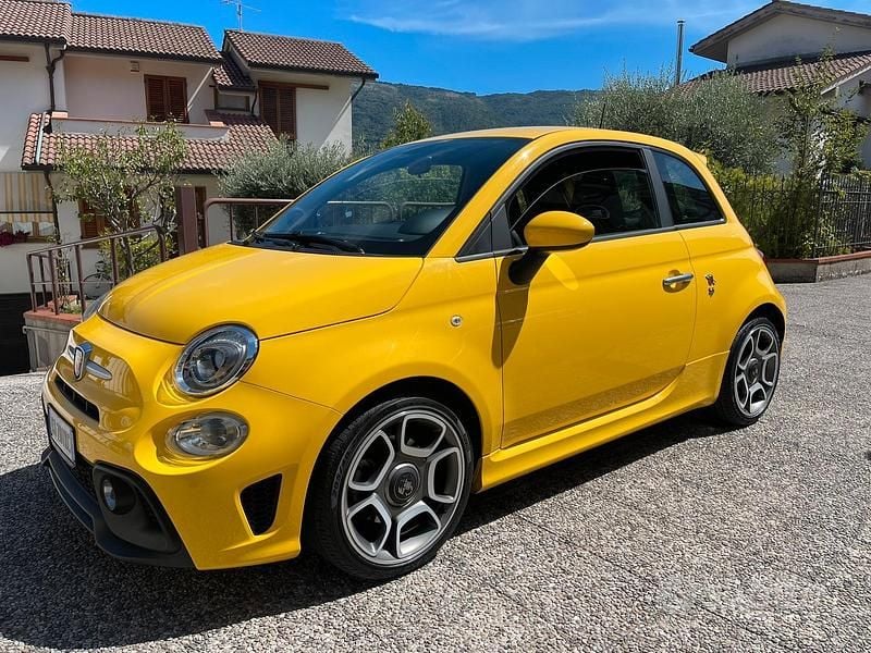 Giallo Usata 2020 Abarth 595 Due volumi | 17.000 € (Ottimo prezzo) - Immagine 1/4