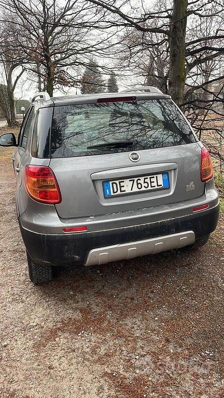 Usata Fiat Sedici 120 CV (88 kW) 2006 Grigio SUV