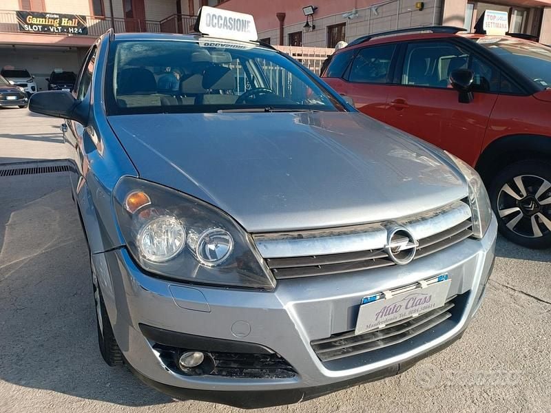Usata Opel Astra Club 101 CV (74 kW) 2006 Blu Berlina