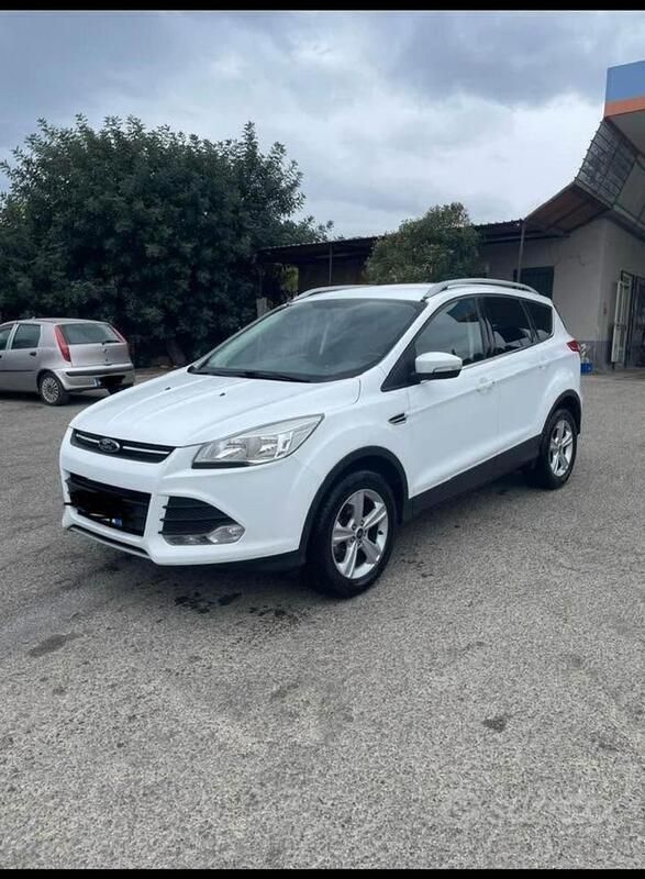 Usata Ford Kuga 120 CV (88 kW) 2015 Bianco SUV