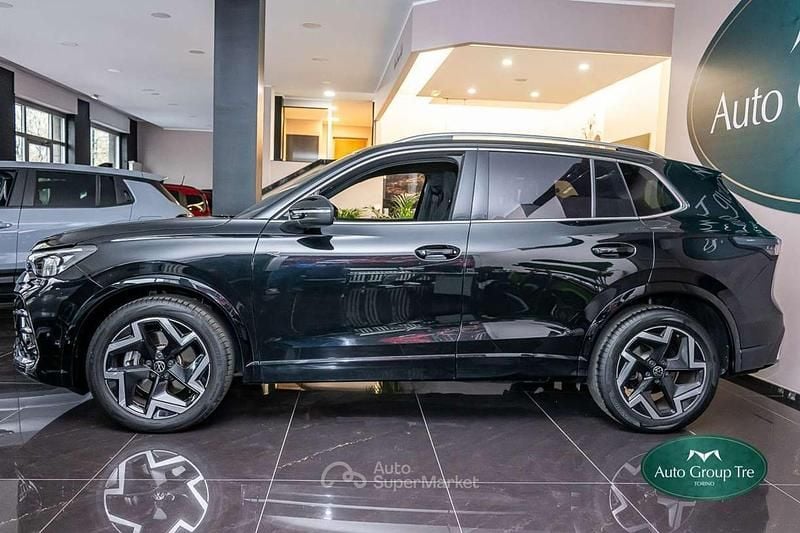 Usata VW Tiguan R-line Plus 150 CV (110 kW) 2025 Nero midnight SUV