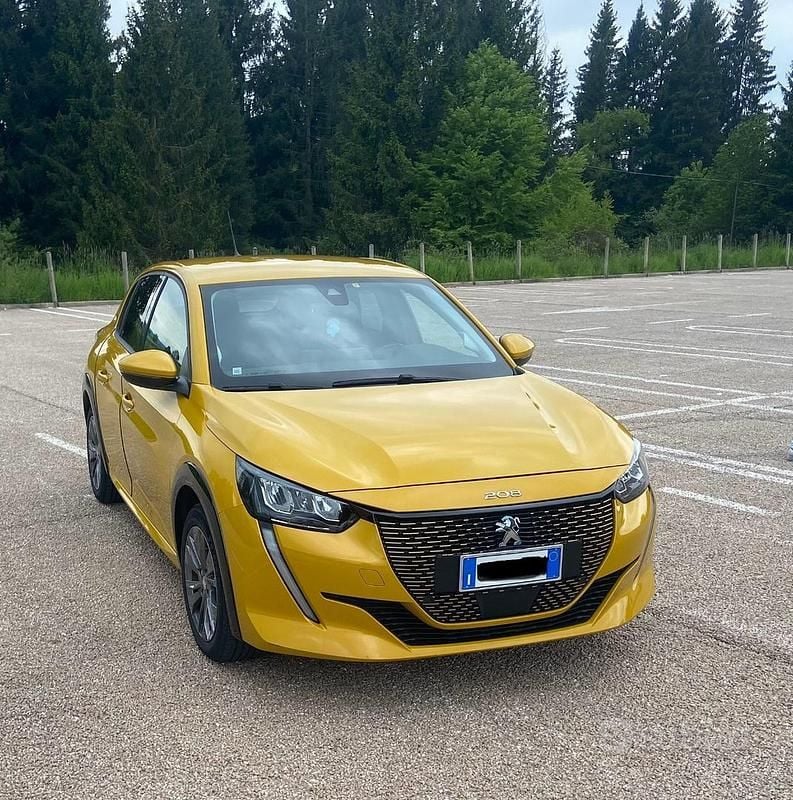 Usata Peugeot e-208 56 kW (77 CV) 2021 Giallo Utilitaria
