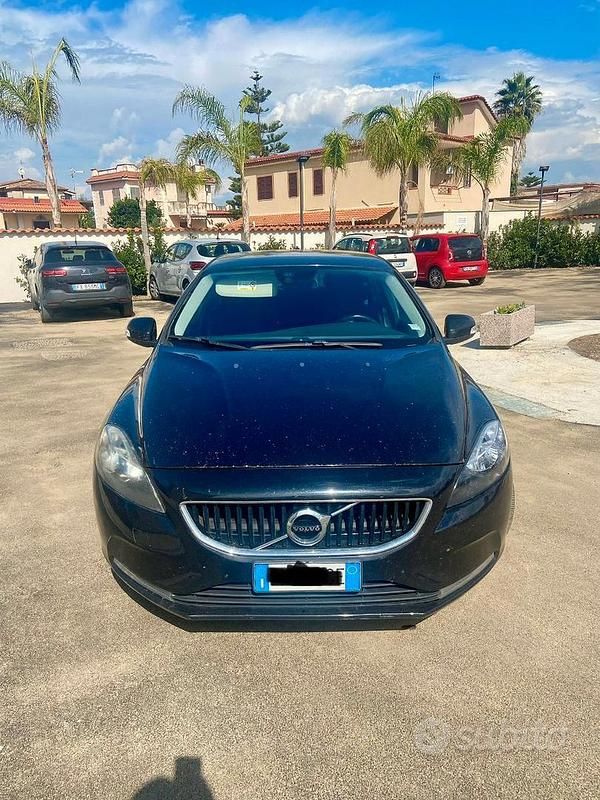 Usata Volvo V40 120 CV (88 kW) 2017 Nero Station wagon