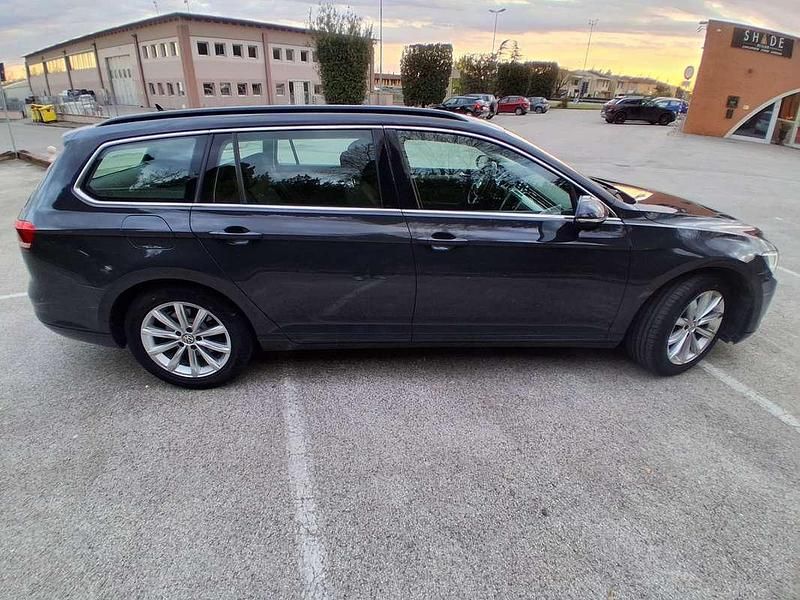 Usata VW Passat Business 120 CV (88 kW) 2018 Grigio Station wagon