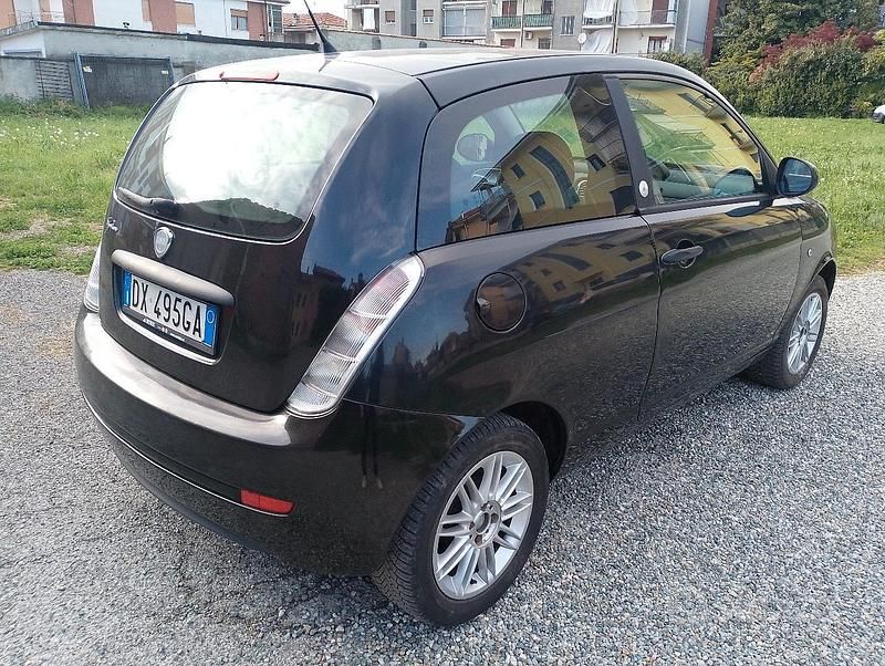 Usata Lancia Ypsilon 77 CV (56 kW) 2010 Nero Utilitaria