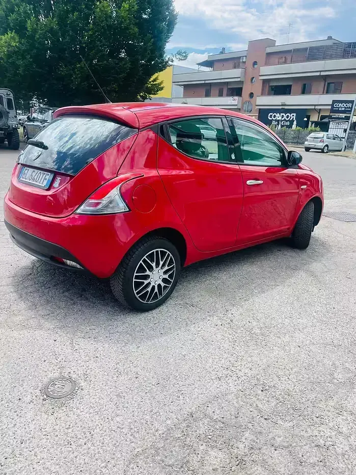 Usata Lancia Ypsilon Platinum 69 CV (50 kW) 2012 Utilitaria