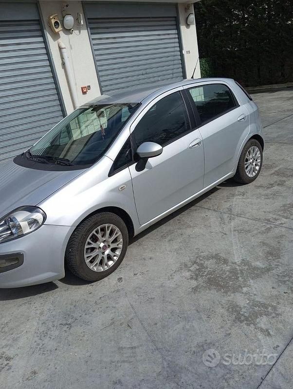 Usata Fiat Grande Punto 75 CV (55 kW) 2011 Grigio Utilitaria