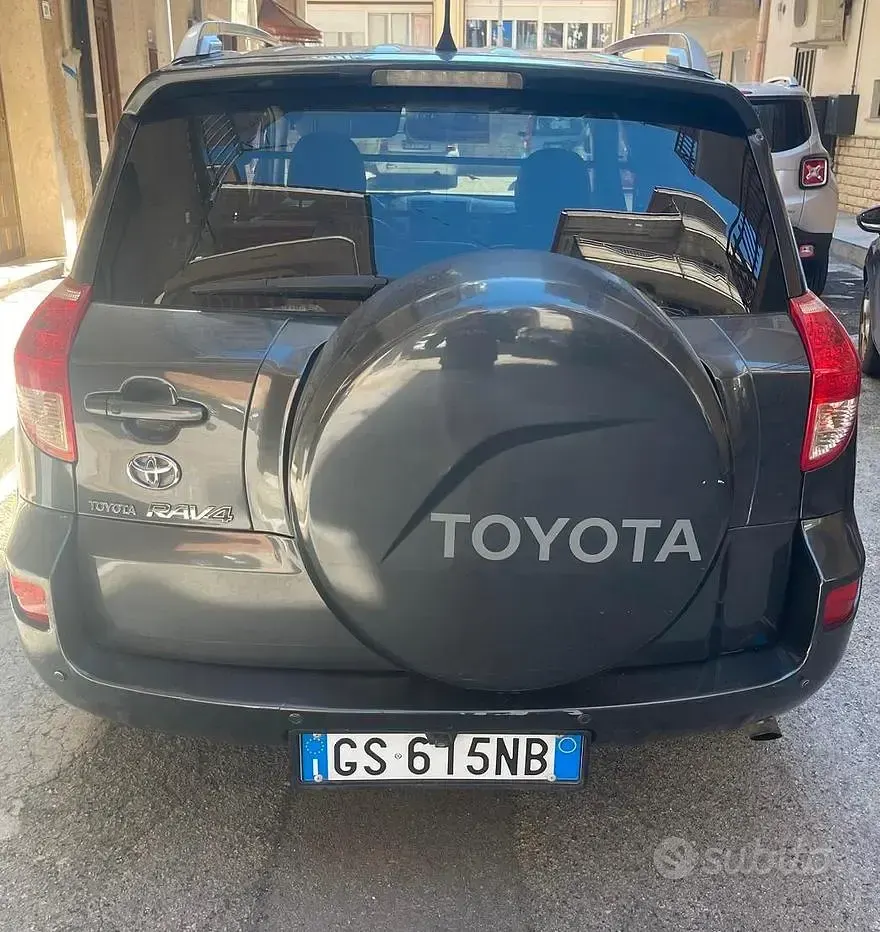 Usata Toyota RAV4 177 CV (130 kW) 2007 Grigio SUV