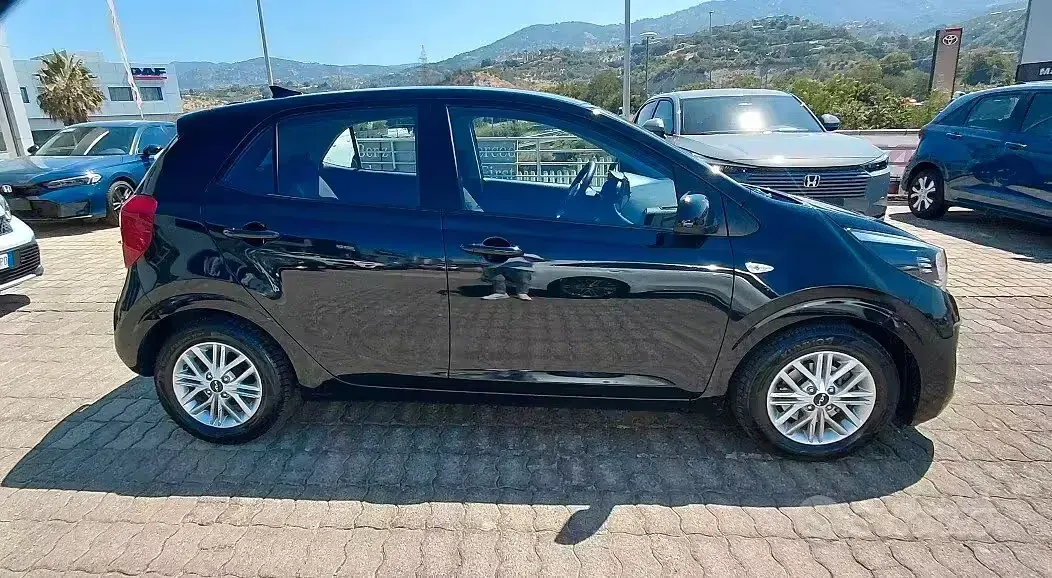 Usata Kia Picanto Urban 65 CV (47 kW) 2023 Nero Utilitaria