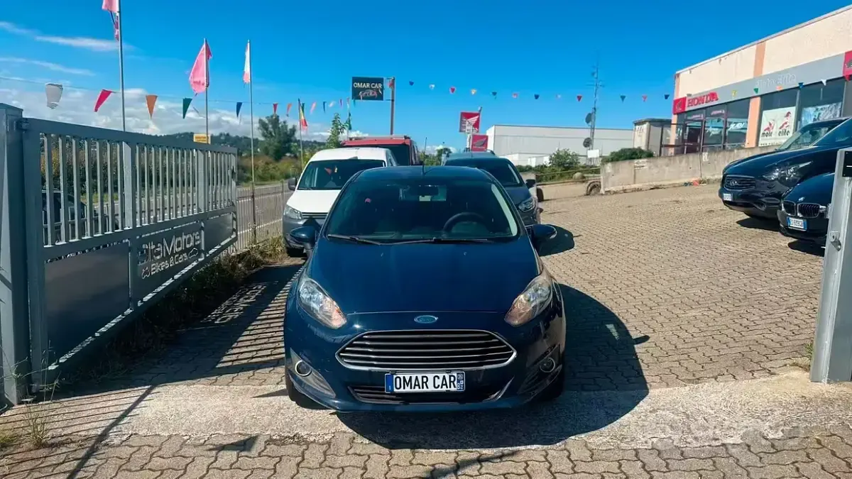 Usata Ford Fiesta 75 CV (55 kW) 2014 Bluazzurro Utilitaria
