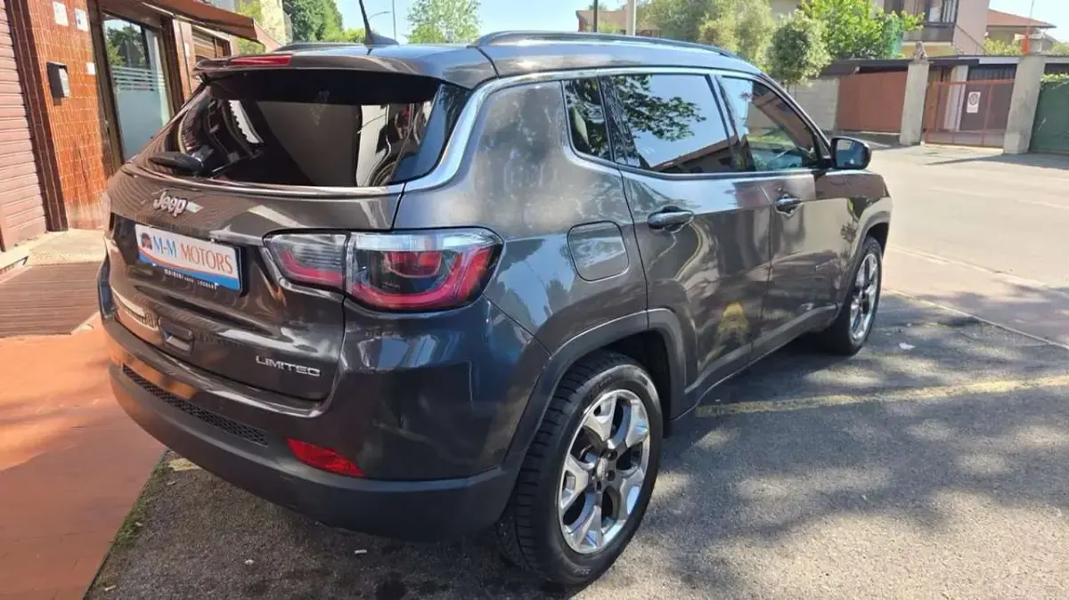 Usata Jeep Compass Limited 140 CV (102 kW) 2019 Grigio SUV